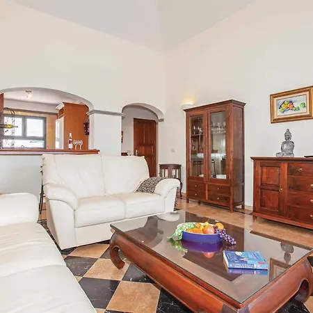Playa Blanca Sleeps 6 Air Con Wifi Villa