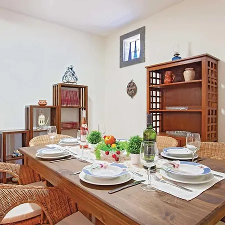 Playa Blanca Sleeps 6 Air Con Wifi Villa