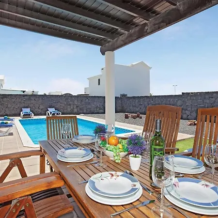 Playa Blanca Sleeps 6 Air Con Wifi *